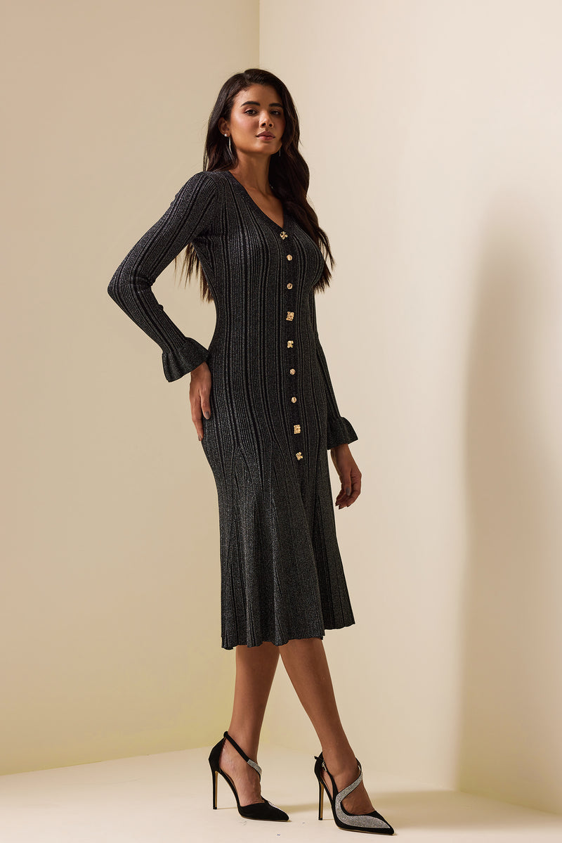 Beautifully Finished Dress in a Timeless Design