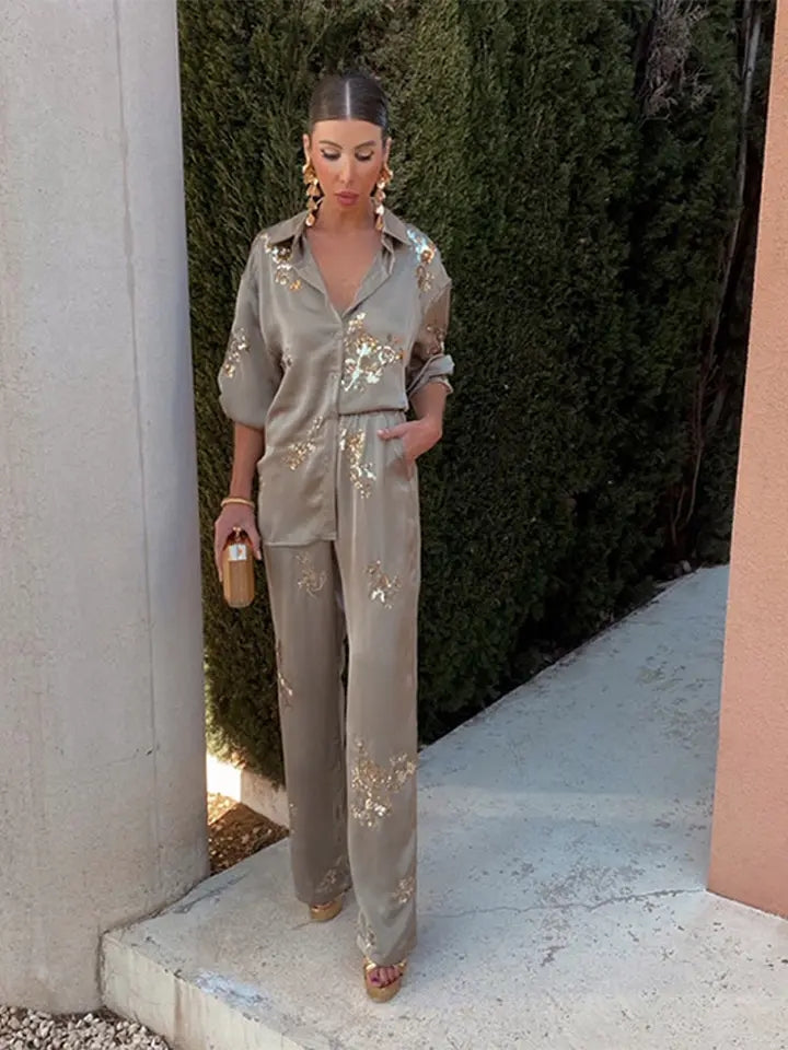 Effortlessly Elegant Pants with a Timeless Design