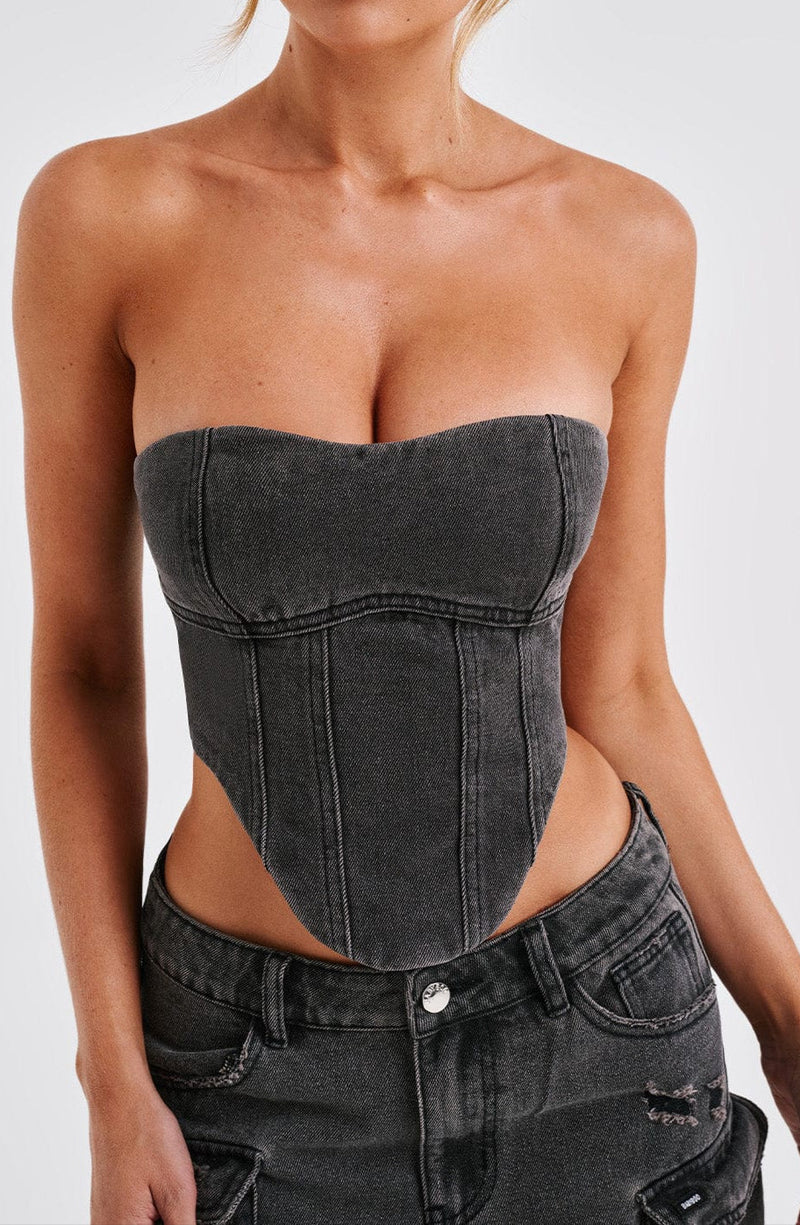 Effortlessly Elegant Garment with a Timeless Design
