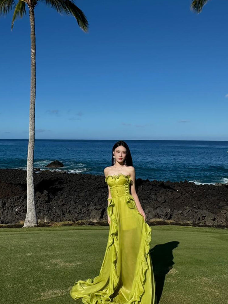 Effortlessly Elegant Dress with a Timeless Design