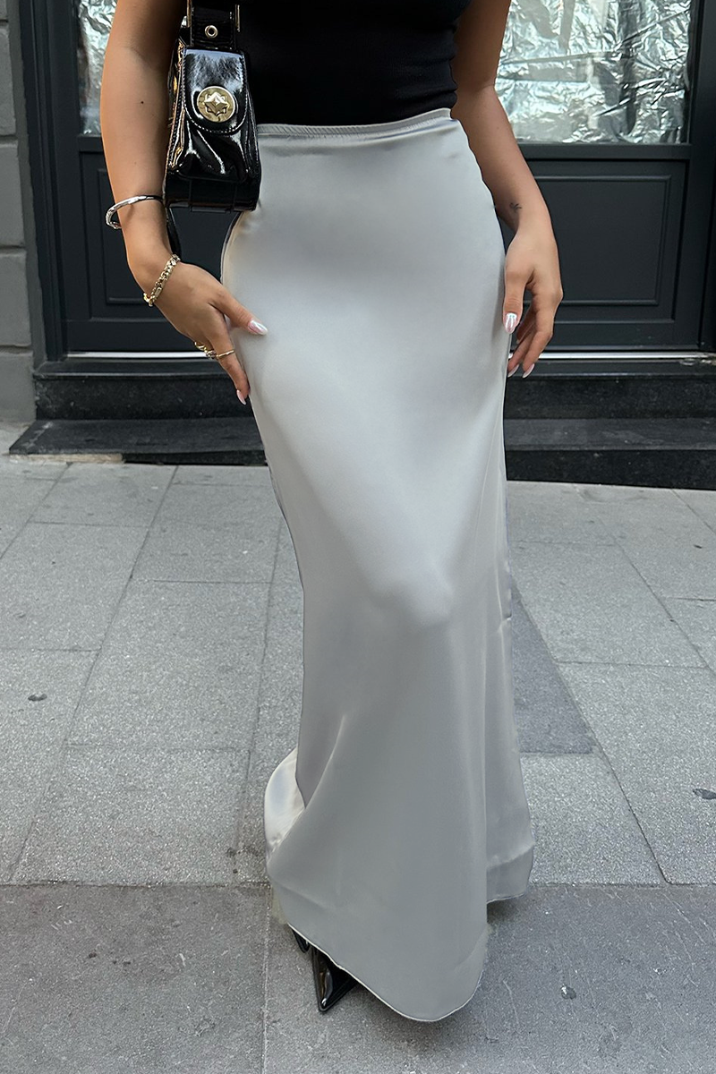 Gracefully Styled Garment for Any Occasion