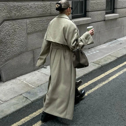 Gracefully Styled Coat for Any Occasion