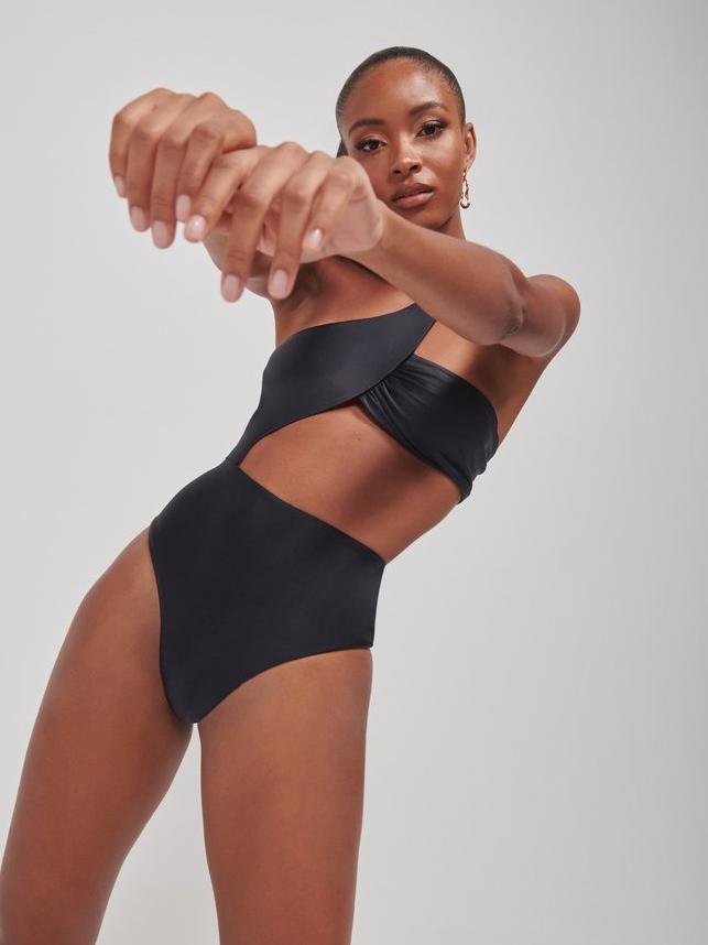 Well Tailored Swimsuit with a Graceful Silhouette