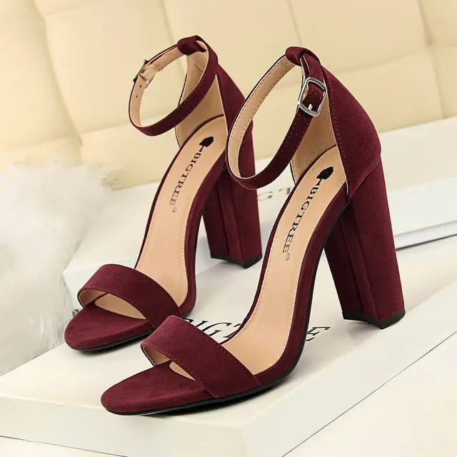 Classic Vintage Heels with a Flattering Fit