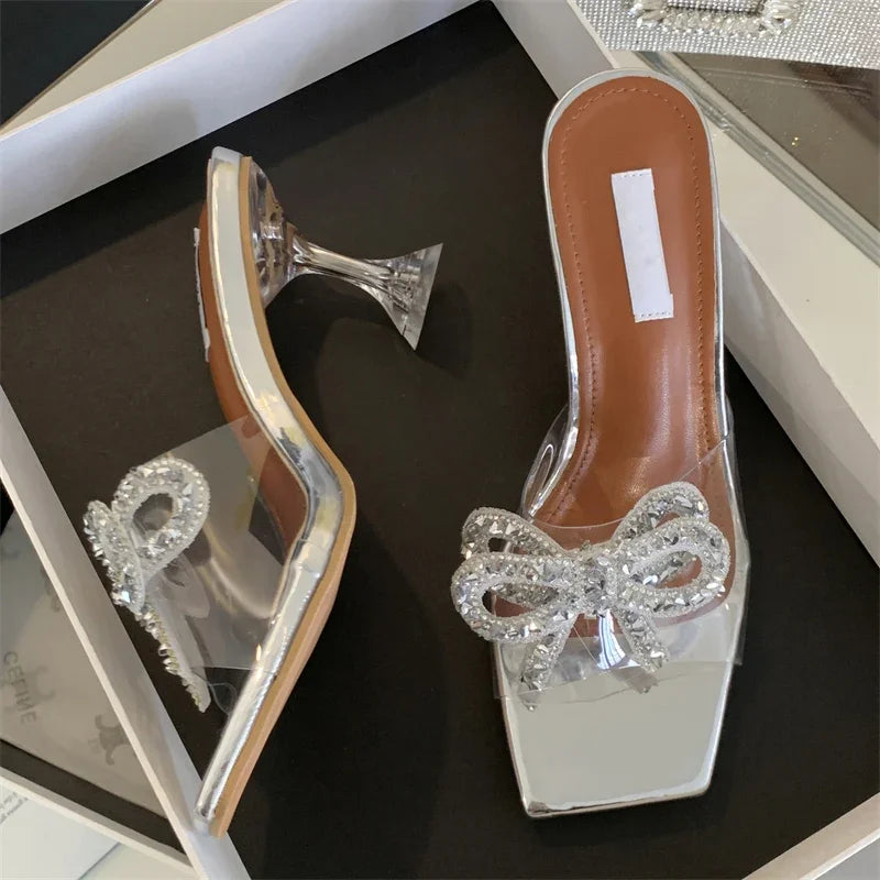 Effortlessly Elegant Sandals with a Timeless Design