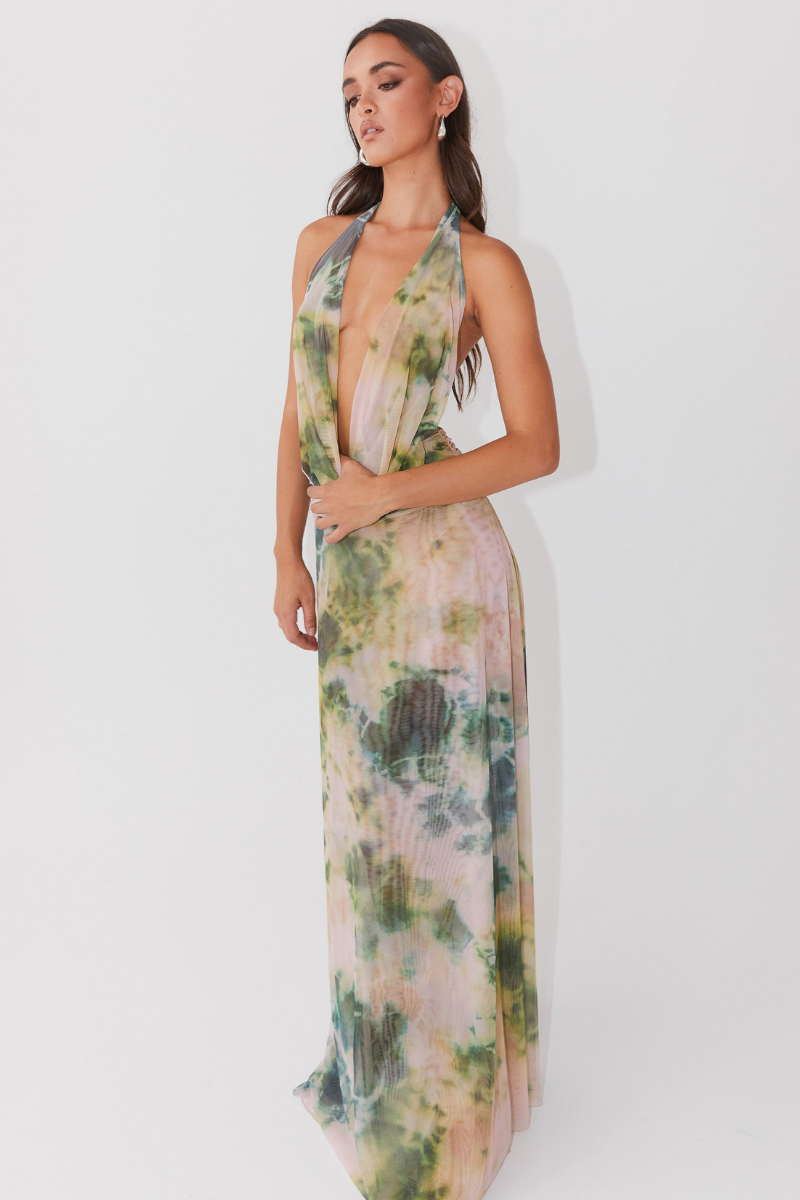 Effortlessly Elegant Garment with a Timeless Design