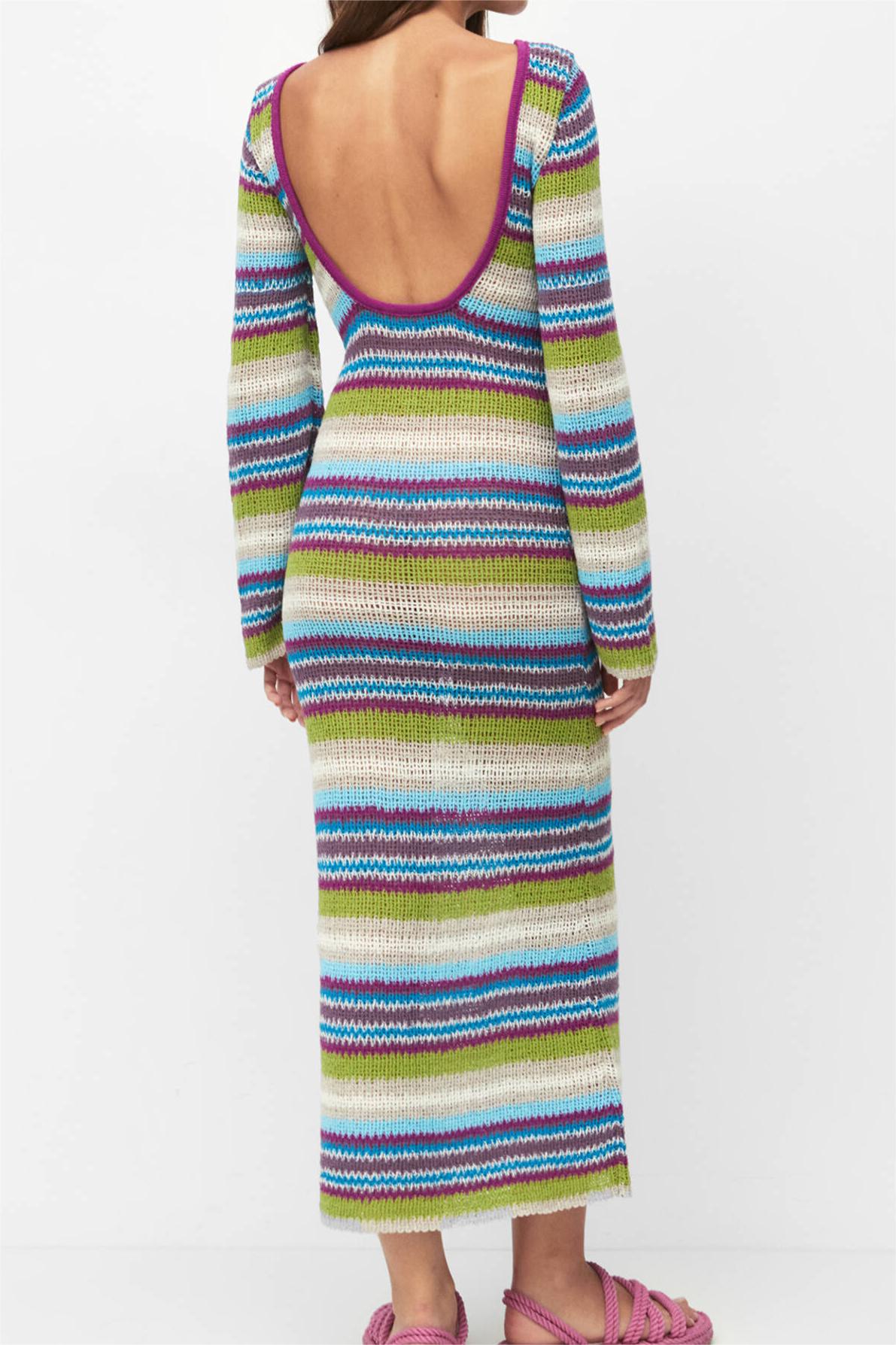 Classic Vintage Sweater with a Flattering Fit