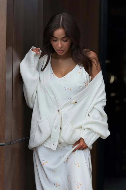 Well Tailored Sweater with a Graceful Silhouette