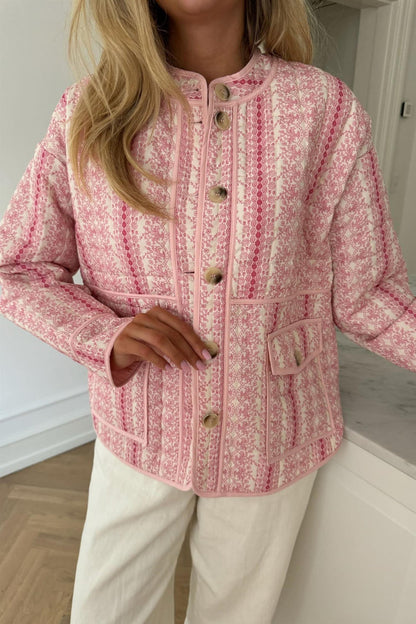 Effortlessly Elegant Jacket with a Timeless Design