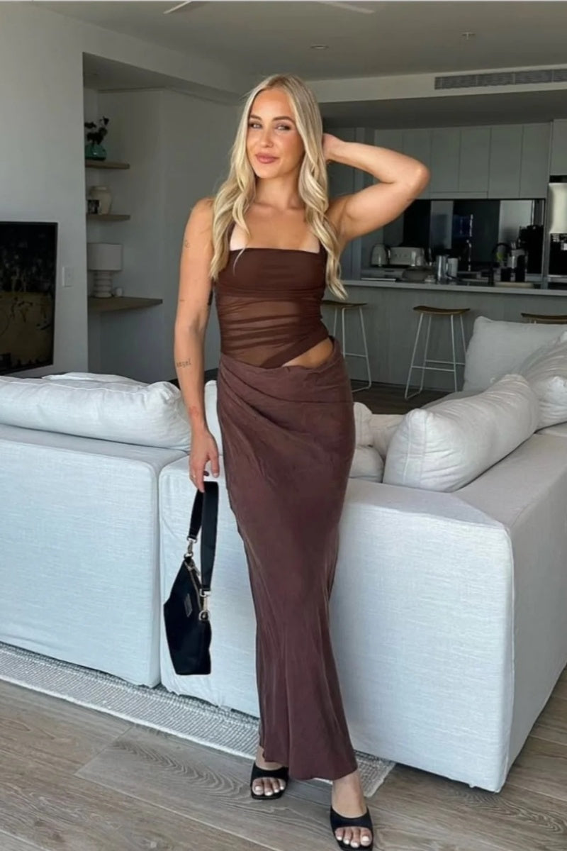 Beautifully Finished Dress in a Timeless Design