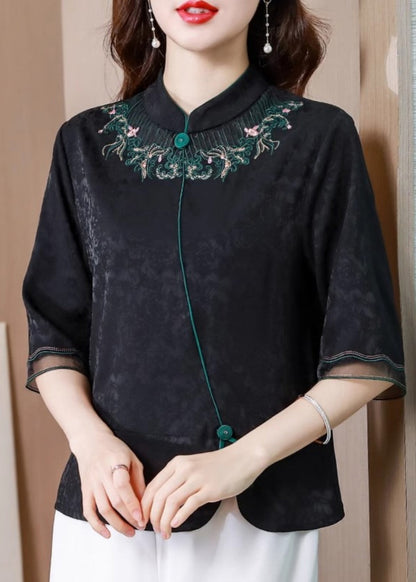 Well Tailored Blouse with a Graceful Silhouette
