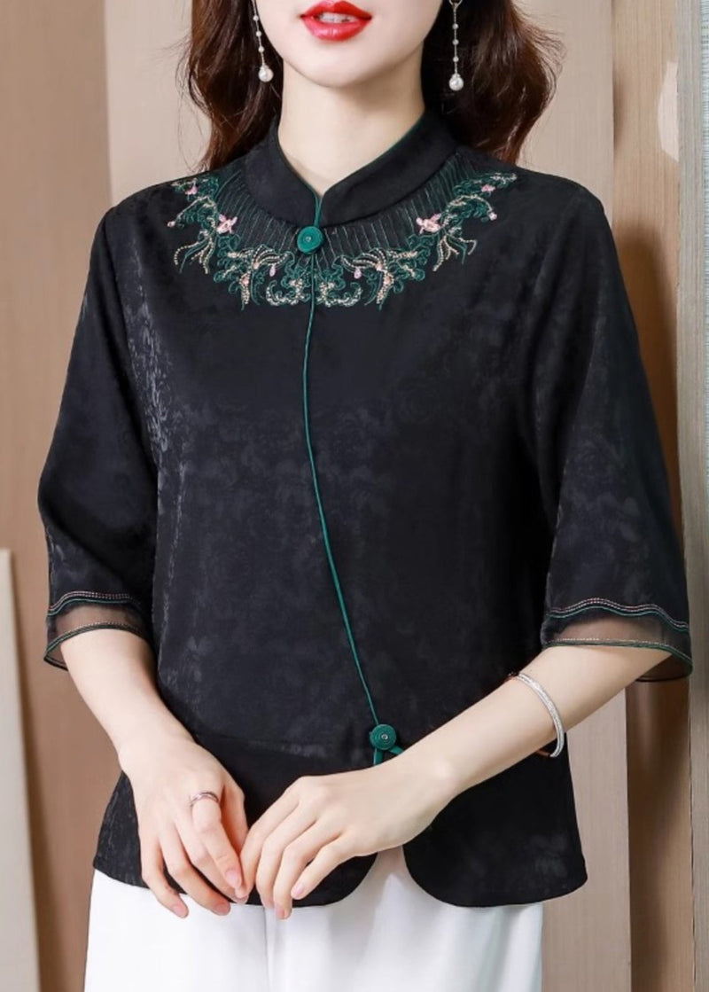 Well Tailored Blouse with a Graceful Silhouette