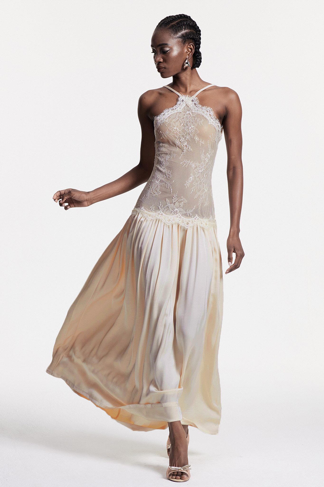 Well Tailored Dress with a Graceful Silhouette