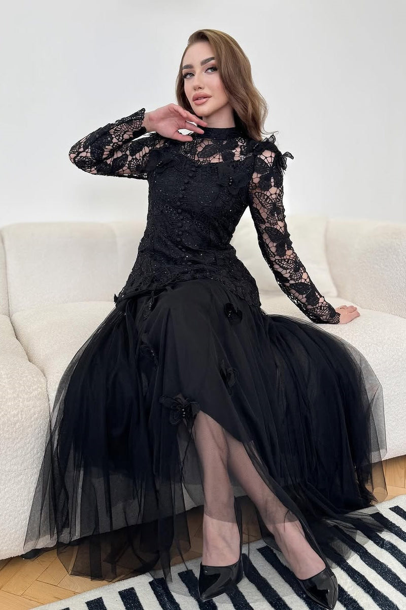 Beautifully Crafted Dress in a Classic Style