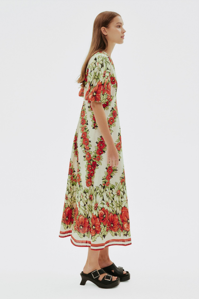 Effortlessly Elegant Dress with a Timeless Design