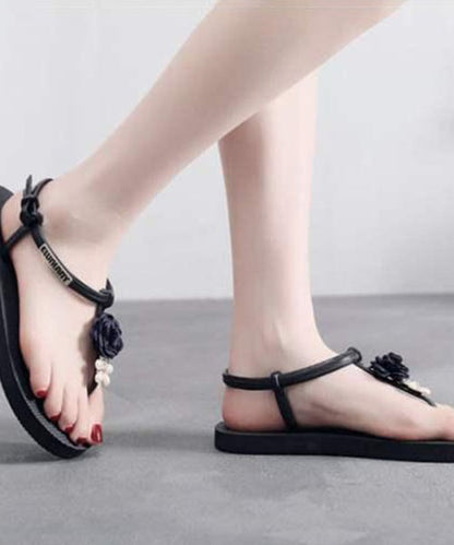 Well Tailored Sandals with a Graceful Silhouette