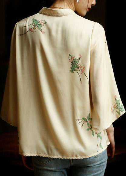 Well Tailored Top with a Graceful Silhouette