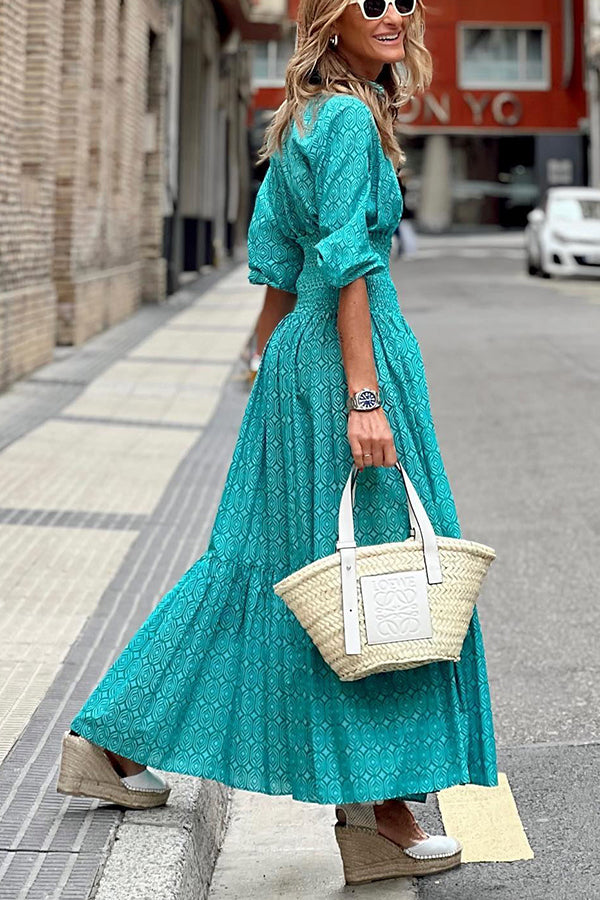 Beautifully Finished Dress in a Timeless Design