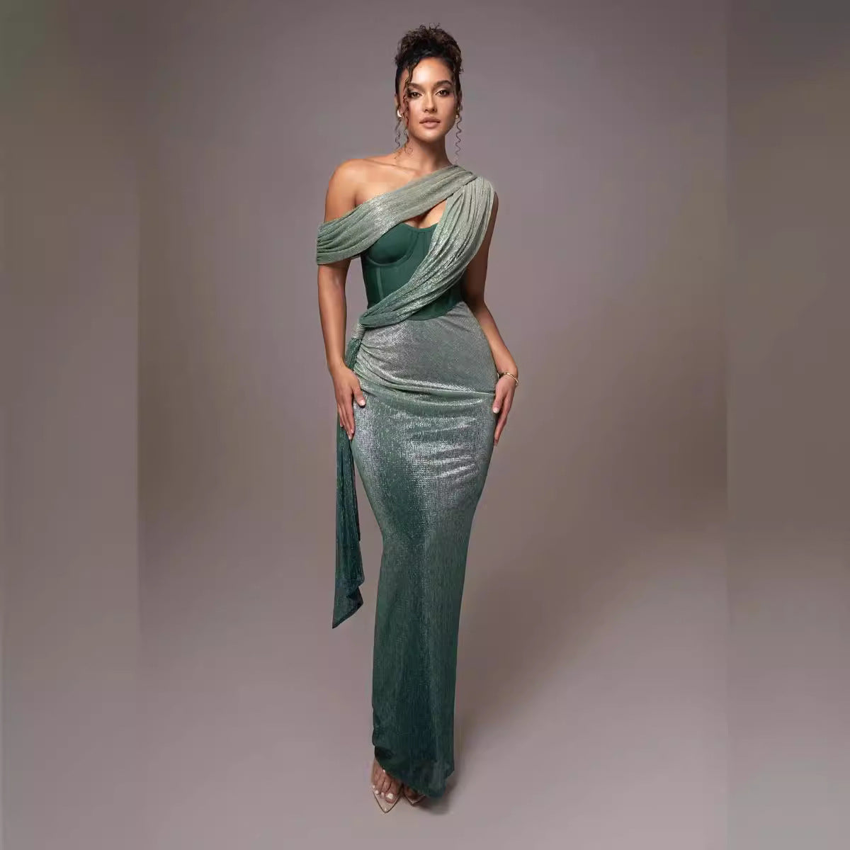Well Tailored Dress with a Graceful Silhouette