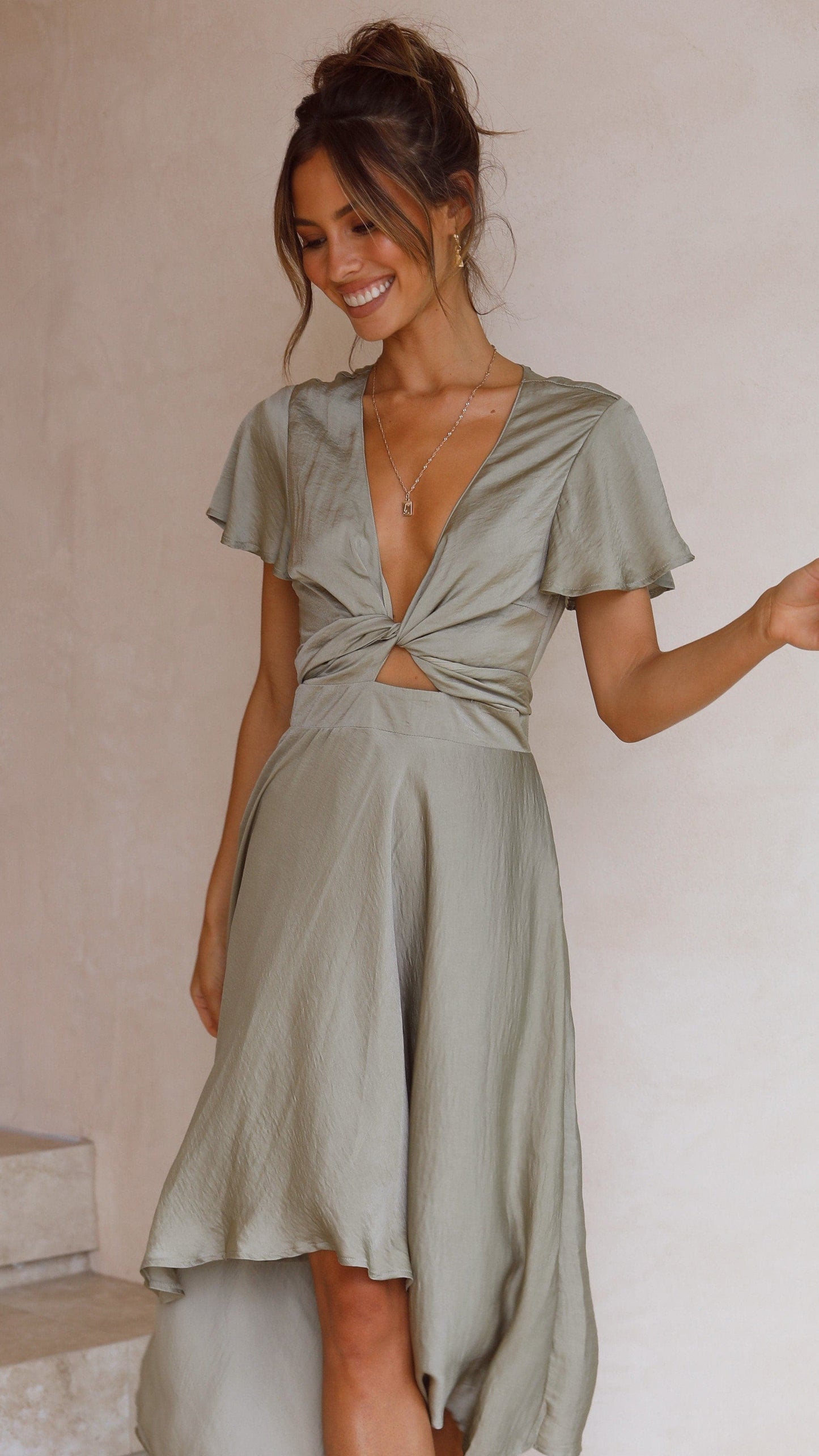 Beautifully Crafted Dress in a Classic Style