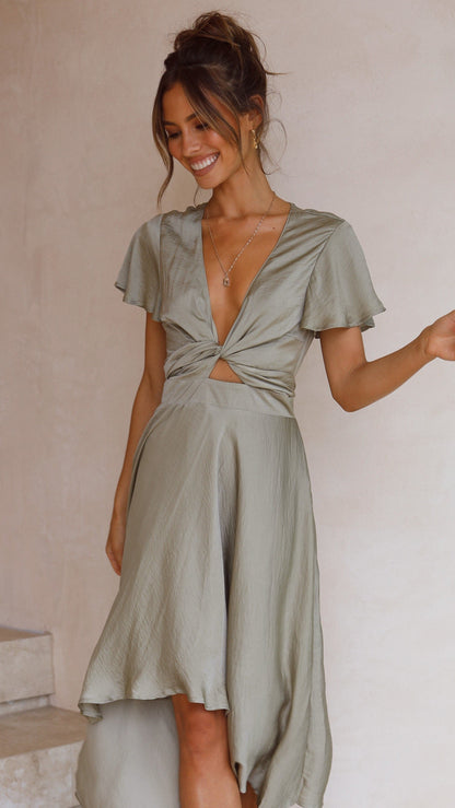 Beautifully Crafted Dress in a Classic Style