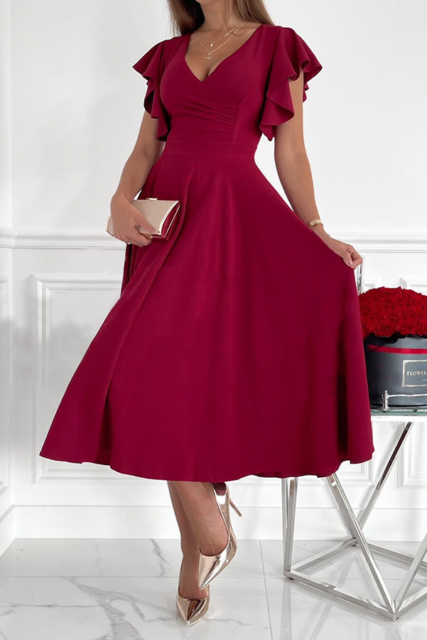 Effortlessly Elegant Dress with a Timeless Design