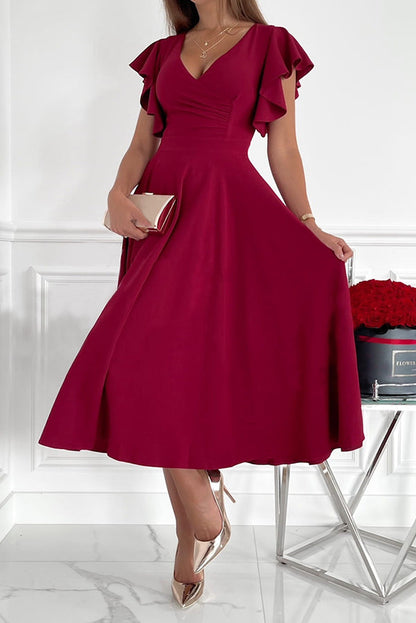 Effortlessly Elegant Dress with a Timeless Design