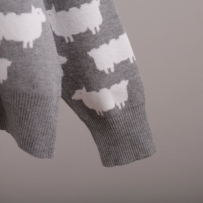 Effortlessly Elegant Sweater with a Timeless Design