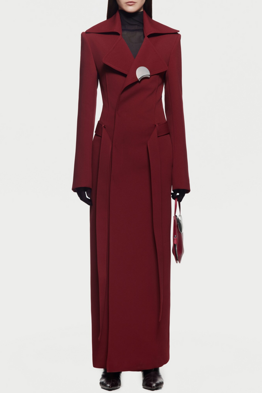 Well Tailored Coat with a Graceful Silhouette