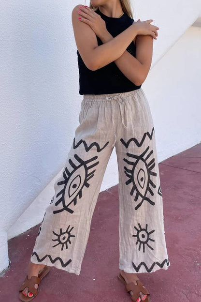 Effortlessly Elegant Pants with a Timeless Design