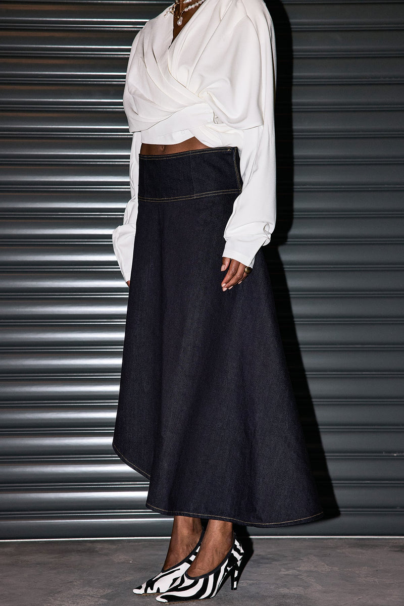 Effortlessly Elegant Garment with a Timeless Design