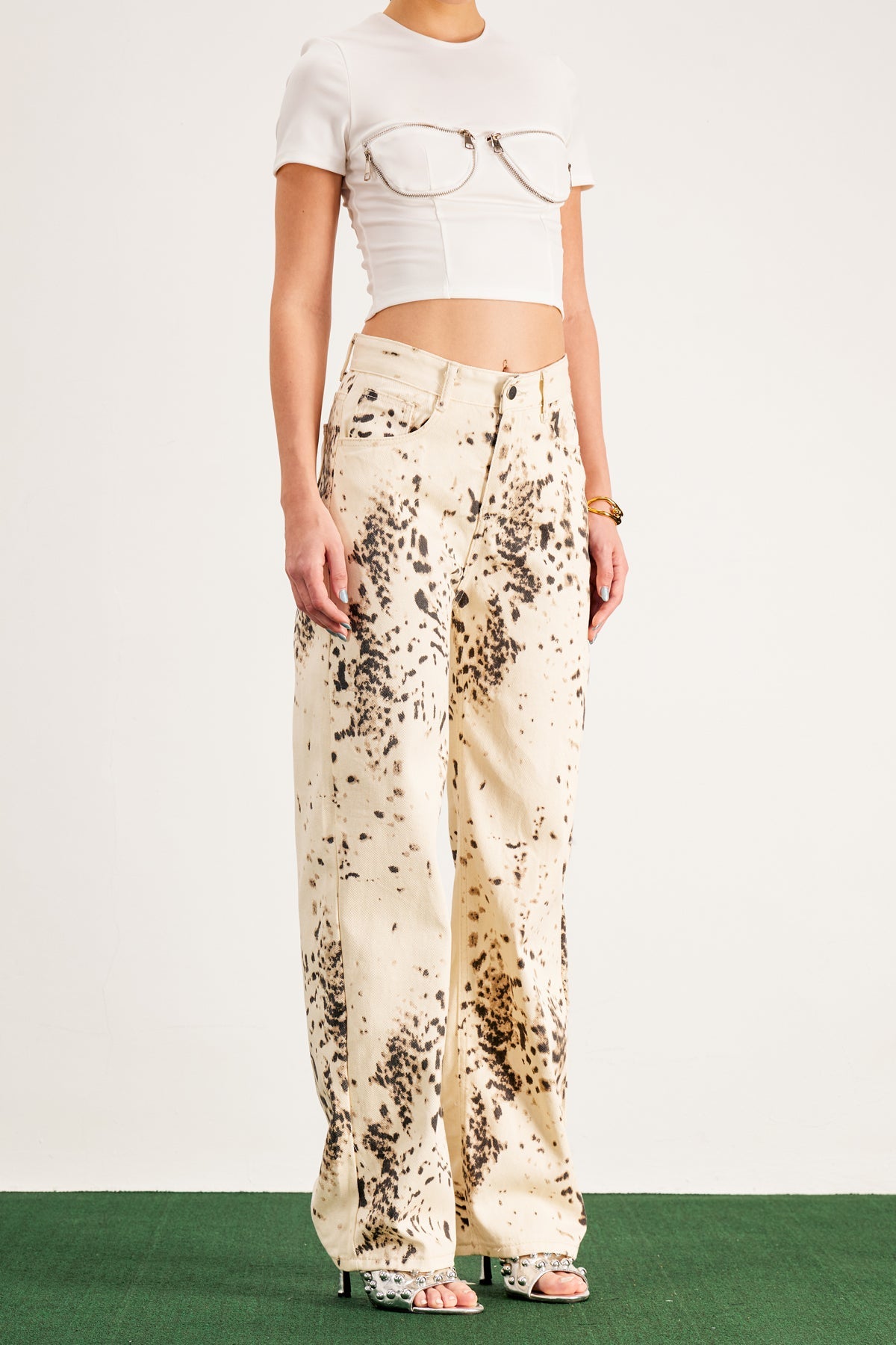 Well Tailored Pants with a Graceful Silhouette