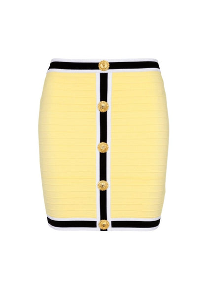 Effortlessly Elegant Garment with a Timeless Design
