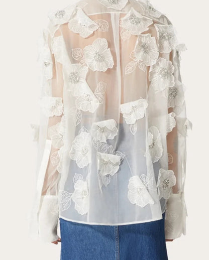 Effortlessly Elegant Blouse with a Timeless Design