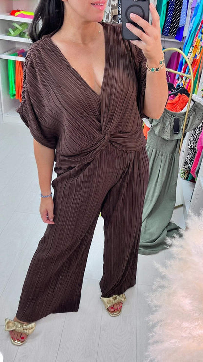 Gracefully Styled Garment for Any Occasion