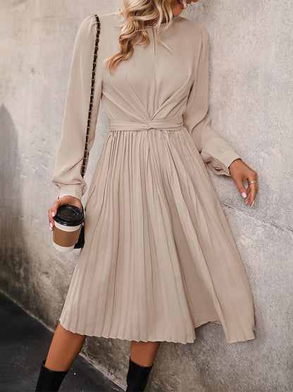 Effortlessly Elegant Dress with a Timeless Design