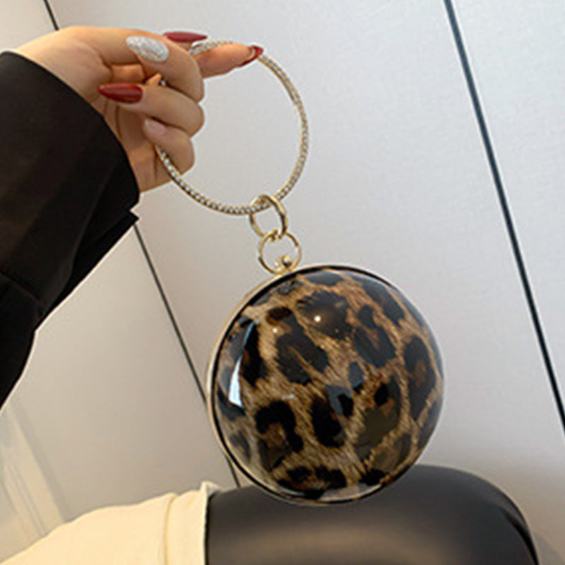 Gracefully Styled Bag for Any Occasion