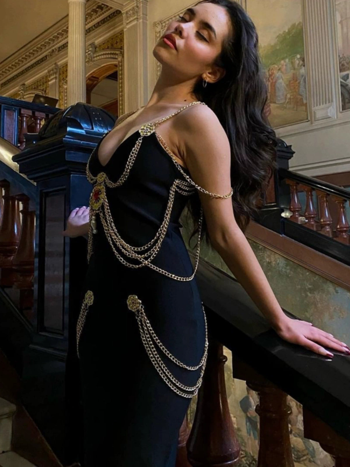 Well Tailored Dress with a Graceful Silhouette