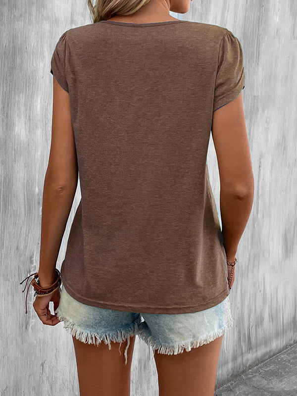 Effortlessly Elegant T-Shirt with a Timeless Design