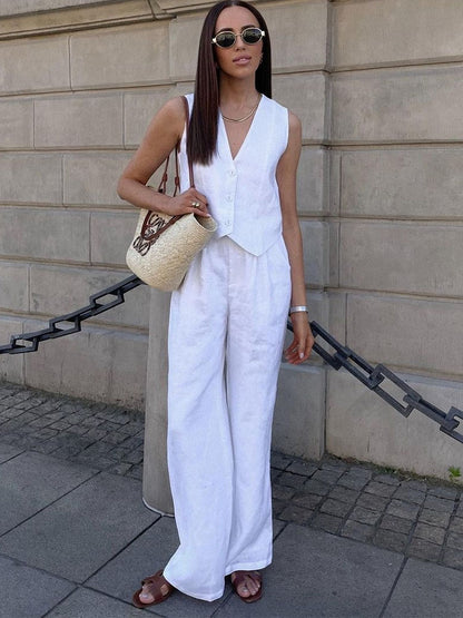 Effortlessly Elegant Pants with a Timeless Design