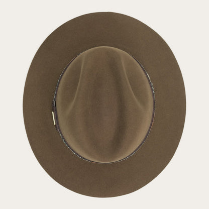 Well Tailored Garment with a Graceful Silhouette