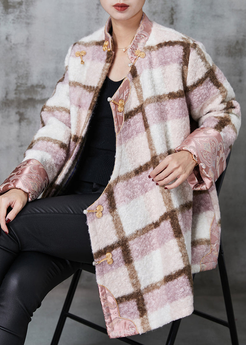 Well Tailored Coat with a Graceful Silhouette