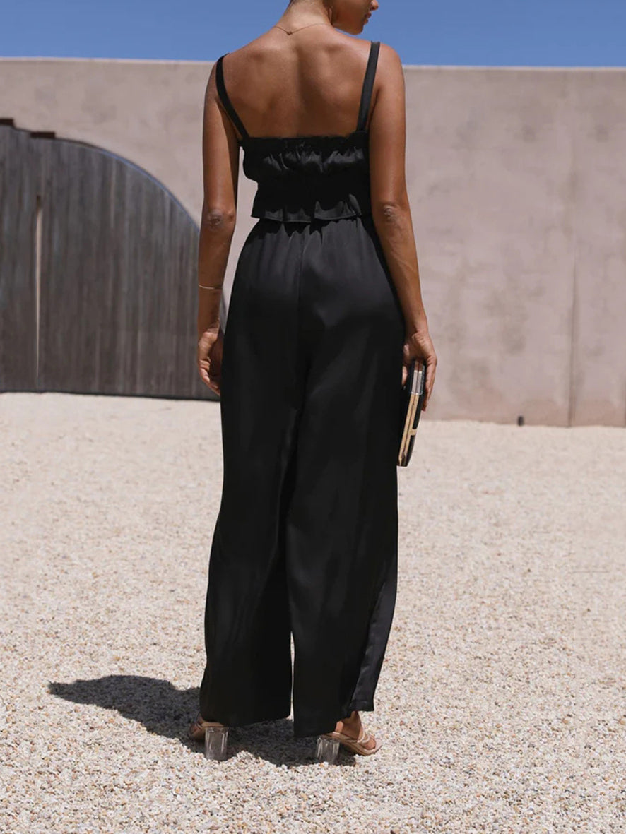 Effortlessly Elegant Garment with a Timeless Design