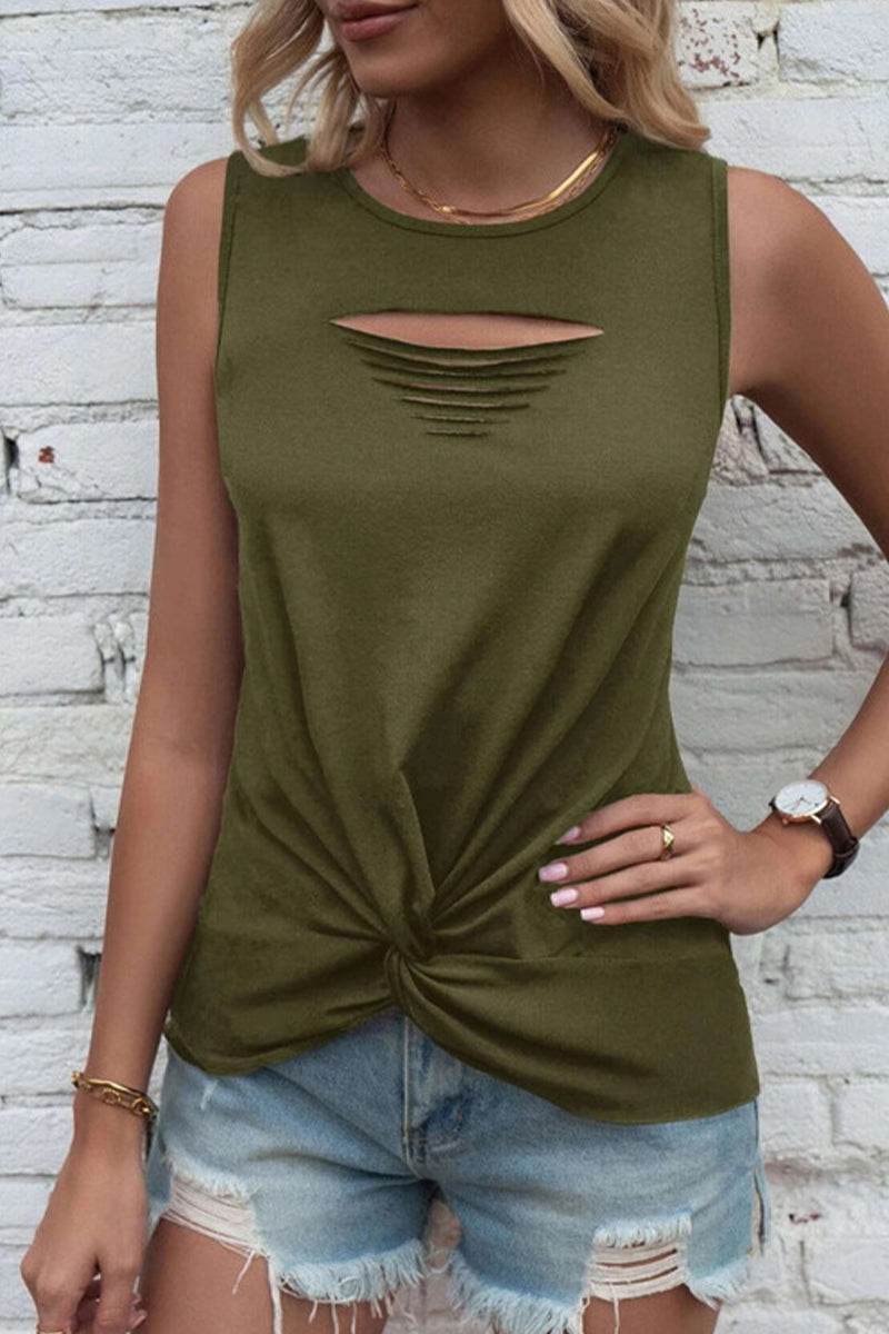 Well Tailored Top with a Graceful Silhouette