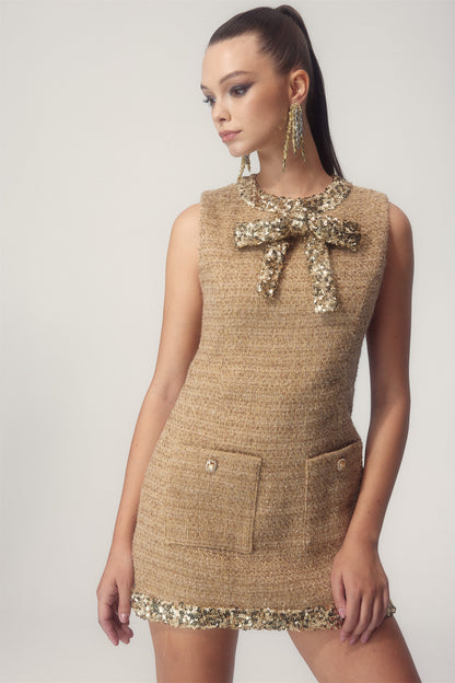 Effortlessly Elegant Dress with a Timeless Design