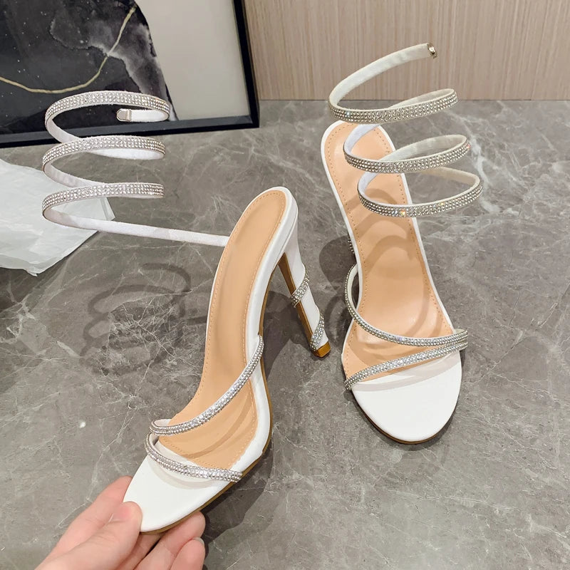Effortlessly Elegant Sandals with a Timeless Design