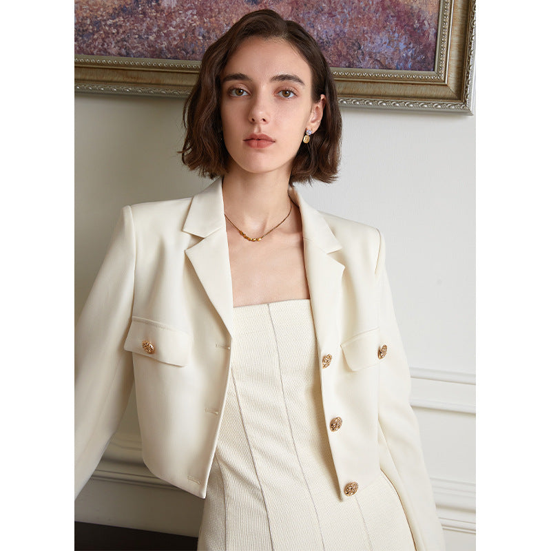 Well Tailored Dress with a Graceful Silhouette
