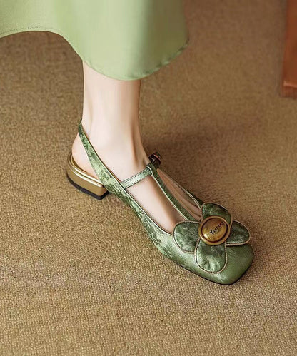 Effortlessly Elegant Shoes with a Timeless Design