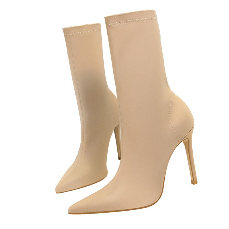 Beautifully Finished Boots in a Timeless Design