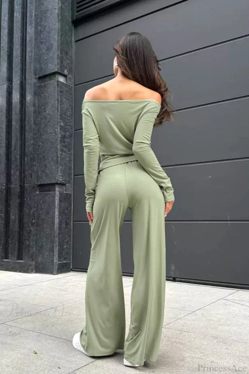 Effortlessly Elegant Garment with a Timeless Design